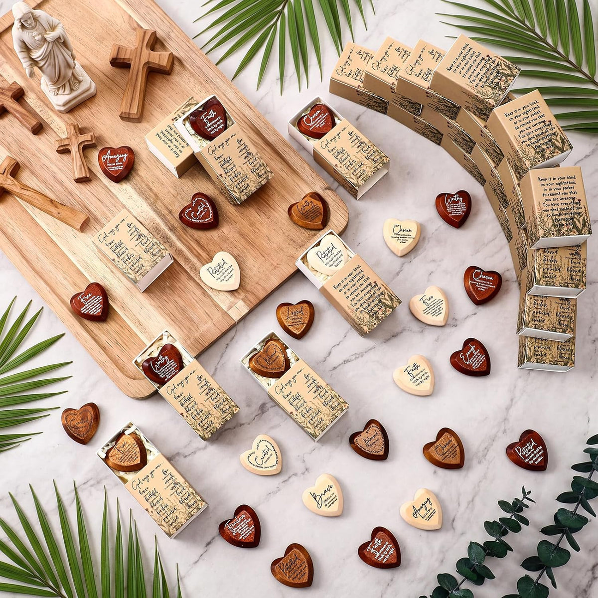 Contents and dimensions of twelve-piece pocket heart gift set